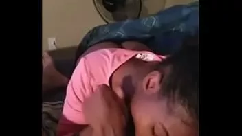 play Moja mała ładna cipka ssie i ujeżdża tego kutasa do tyłu
