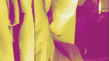 play يشعر الرجل بارتياح كبير من أخذ شخ ، ووجود حماقة أثناء كومه في نفس الوقت!