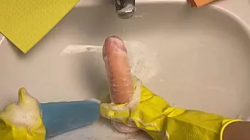 play Hot housewife washes dildo after her pussy