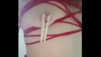 play Mijn eigen lange tepels kwellen omdat ik een slet ben