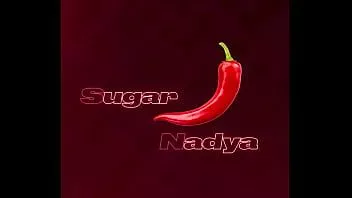 播放 Sugarnadya 为一位拥有华丽性感屁股的客户打蜡
