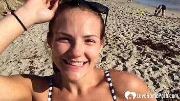 Abspielen Lusty Teen mit Bräunungsstreifen wird gerammt