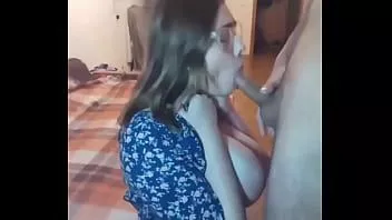 Abspielen Sexy Teen mit großen Titten gibt mir einen super Blowjob