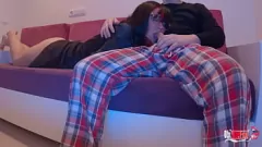 Abspielen Stiefsohn entlädt Cumshot auf Stiefmutters überraschtes Gesicht