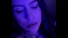 Jouer Vixen tatouée brésilienne avec cul amélioré