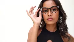 চালান আঁটসাঁট এশিয়ান স্পিনার পুত্রি সিন্টা তার গুদে শক্ত হয়ে উঠেছে