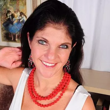 Pornstar Coralyn Jewel