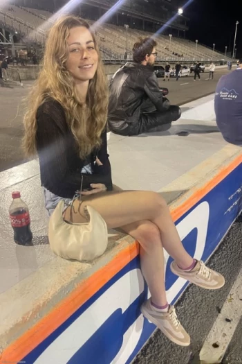 قناة Renee Rose